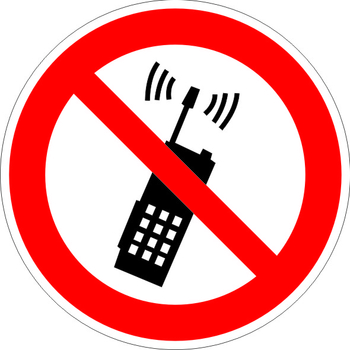 P18 запрещается пользоваться мобильным (сотовым) телефоном или переносной рацией (пластик, 200х200 мм) - Знаки безопасности - Запрещающие знаки - Магазин Охраны Труда fullBUILD